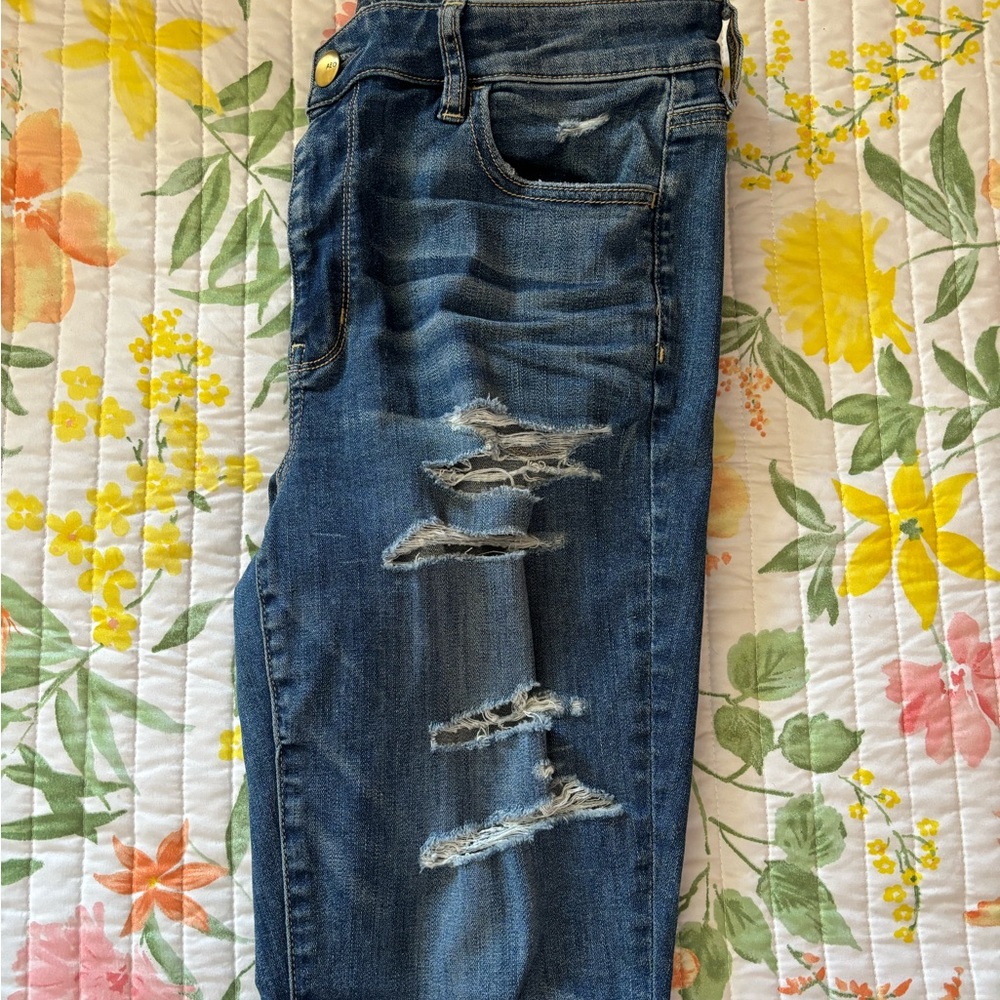 Skinny jeans with thigh rips